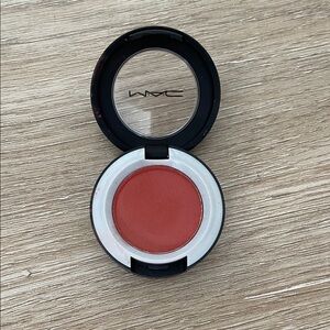 MAC - Devoted to Chili